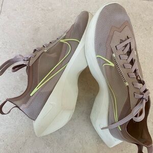 Nike Vista Lite Fossil Stone size 7